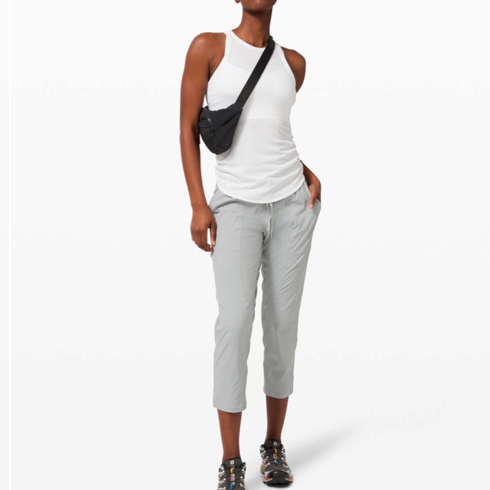 Lululemon Dance Studio Crop *25" in Silver Drop size 4
